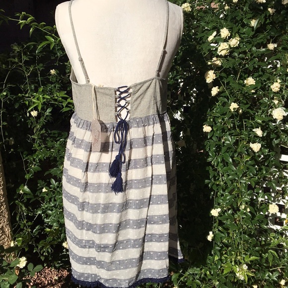 HEM & THREAD Lace UP Dress - Picture 3 of 4